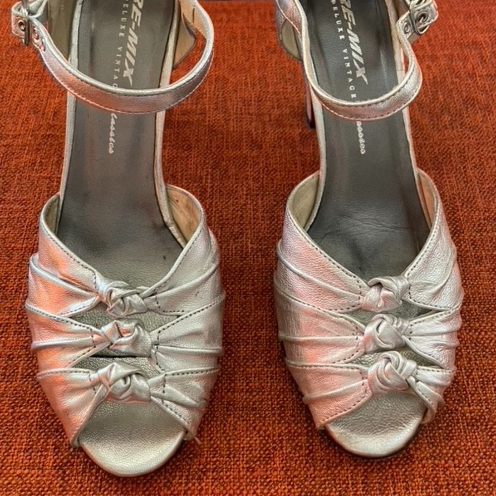 Re-mix Retro 1920s Silver Pumps "Ritz" - Size 6.5 - Picture 2 of 8